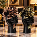 Statuetă Decorativă „Buchetul Iubirii”, Mână cu Flori – Rășină Finisată, 12,5 cm