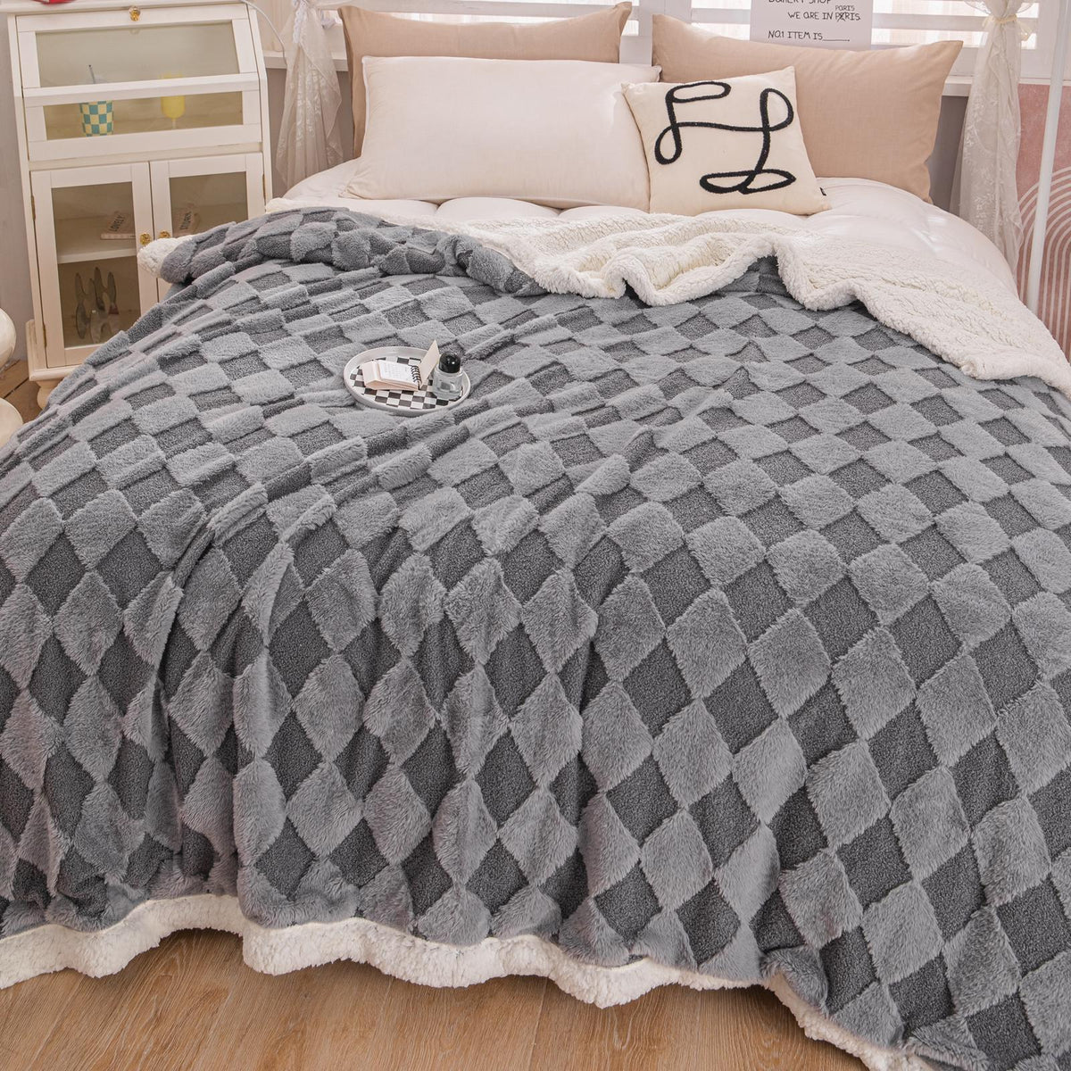 Patura Cocolino cu Blanita de Iepure si Catifea Teddy, 200x230cm, cu blanita pe spate