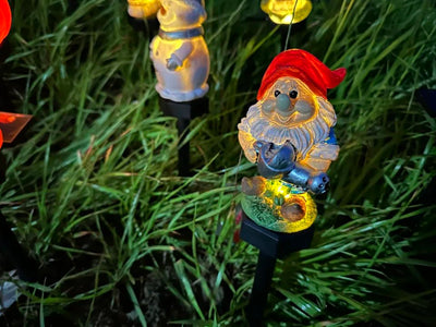 Decoratiune solara figurina pitic cu stropitoare pentru gradina rezistent la apa
