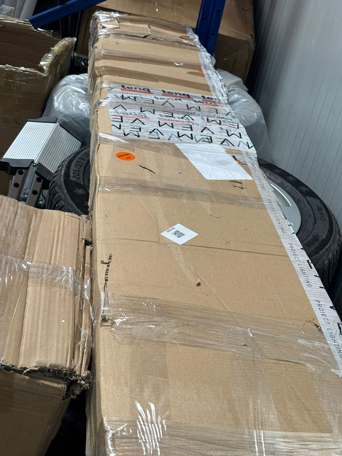 RESIGILAT — Comoda TV Marvel 180 cm, mobilier living, suport televizor mare pana la 75 inch, 3 usi rabatabile cu inchidere lina soft-close, PAL melaminat 18 mm clasa E1, pentru soundbar si consola jocuri Antracit · Bun #001
