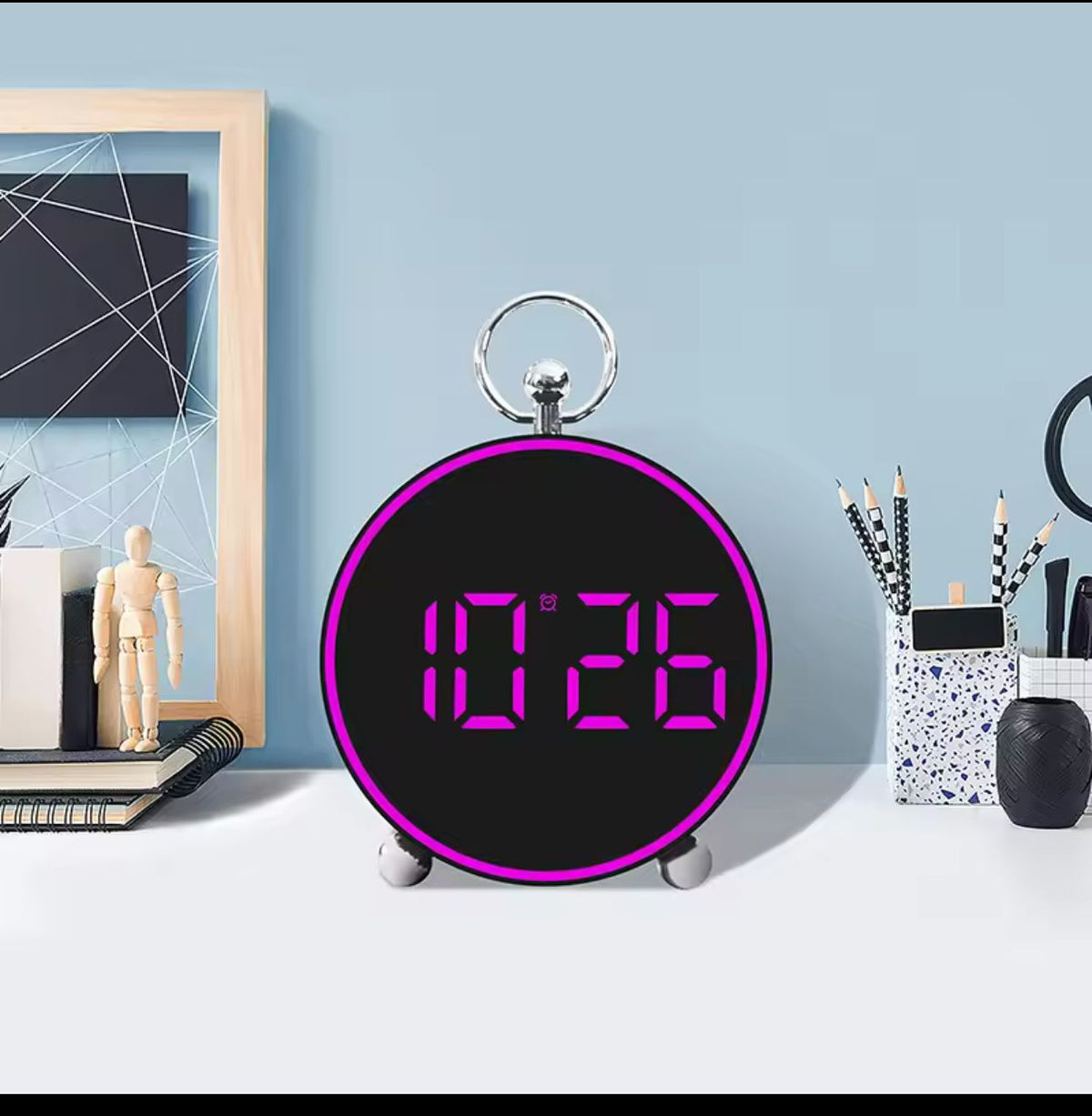 Ceas desteptator digital LED 4,4" cu afisaj color, comanda vocala si alarme personalizabile - trezeste ecranul prin bataie din palme