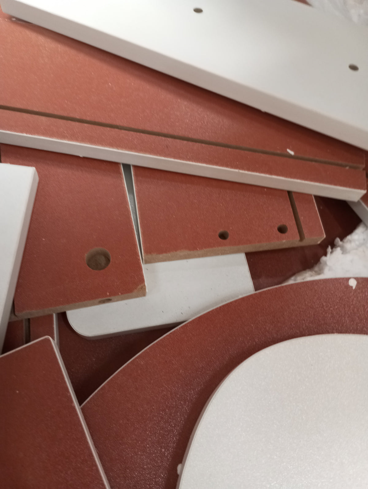RESIGILAT — Masa toaletă cu oglindă LED tactilă, cu rafturi și sertare – MDF + lemn masiv, alb/gri, 100x120x40 cm Alb · Acceptabil #001