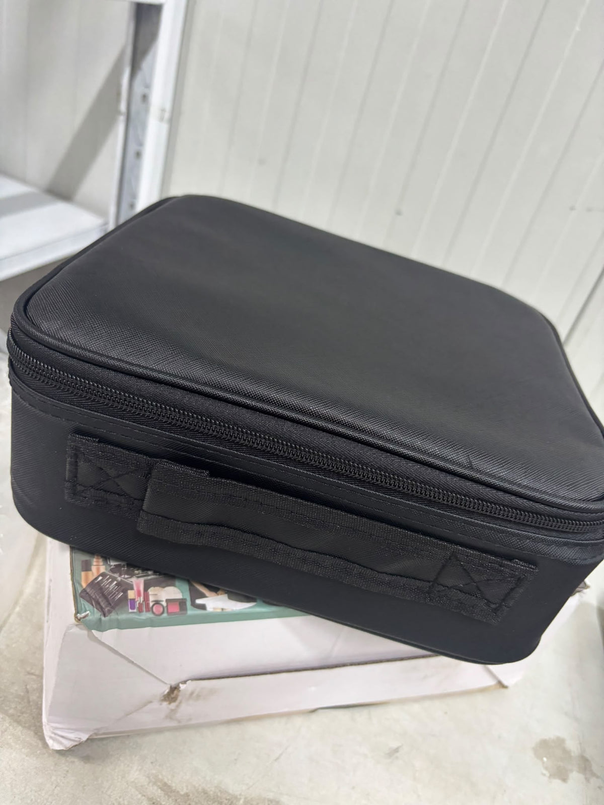 RESIGILAT — Geanta Cosmetica Pentru Make-up cu Oglinda LED  cu Touch, 26x23x11 cm Negru · Incomplet #005