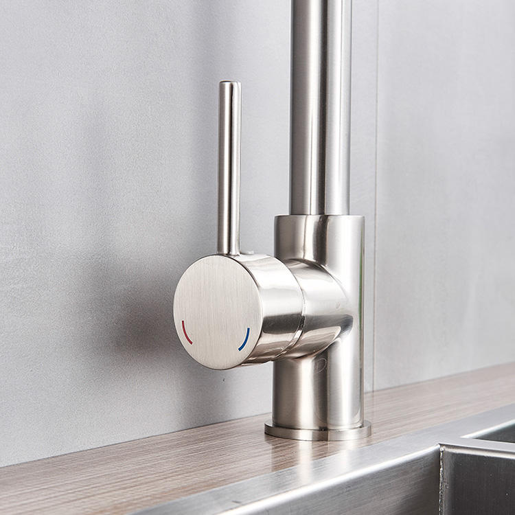 Baterie profesionala, cu dus flexibil, 2 functii de curgere a apei