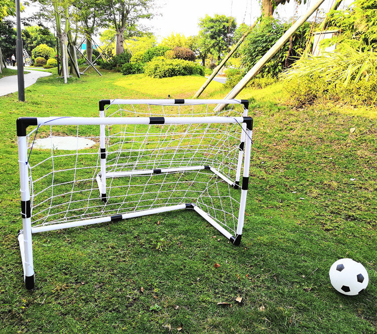 Set 2 porti mini de fotbal cu pompa de umflat si minge de fotbal